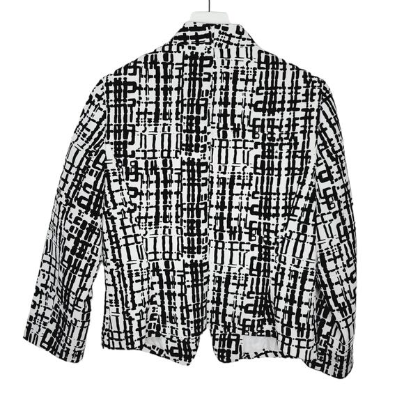 Tahari by Arthur S Levine Graphic Black and White Open Front Blazer - Size 6 - Picture 3 of 5